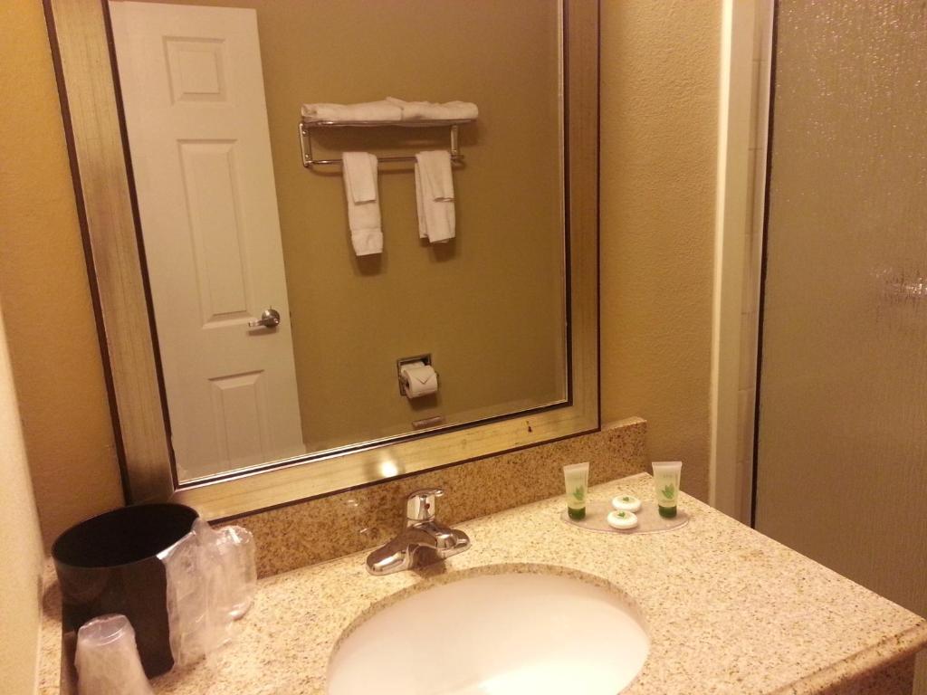 Howard Johnson By Wyndham Odessa Tx Chambre photo